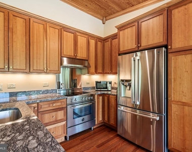 8255 Sunderman Place - Photo Thumbnail 14