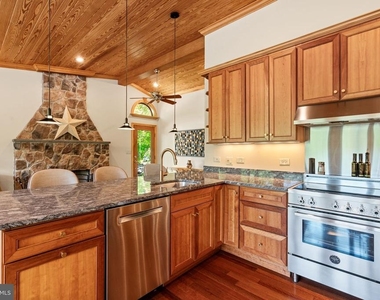 8255 Sunderman Place - Photo Thumbnail 13