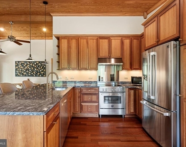 8255 Sunderman Place - Photo Thumbnail 15