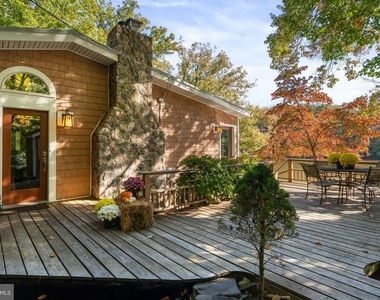 8255 Sunderman Place - Photo Thumbnail 6