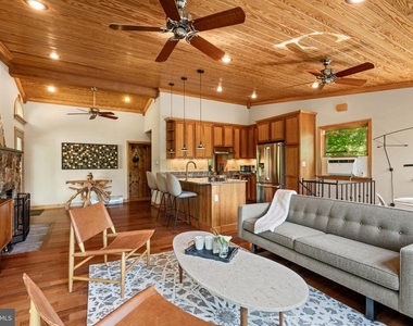 8255 Sunderman Place - Photo Thumbnail 11