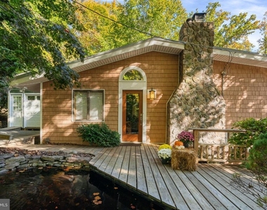 8255 Sunderman Place - Photo Thumbnail 2