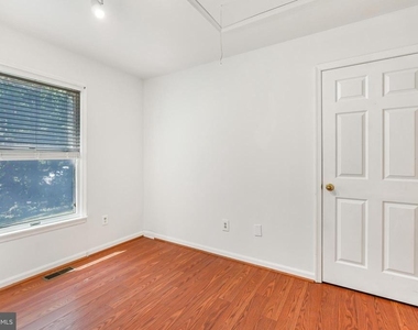 10521 Roosevelt Drive - Photo Thumbnail 16