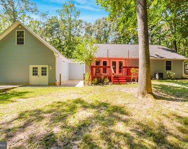 10521 Roosevelt Drive - Photo Thumbnail 4