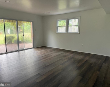 3921 Forest Grove Drive - Photo Thumbnail 7