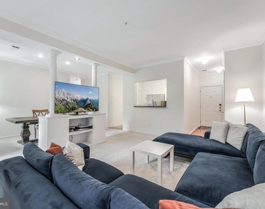 1700 Lake Shore Crest Drive - Photo Thumbnail 9