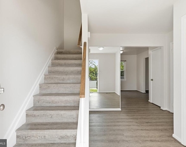 2998 Steven Martin Drive - Photo Thumbnail 2