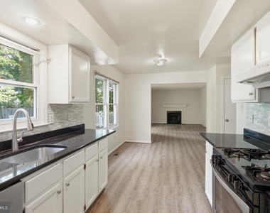 2998 Steven Martin Drive - Photo Thumbnail 6
