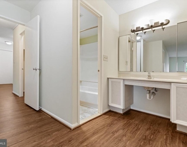 8370 Greensboro Drive - Photo Thumbnail 11