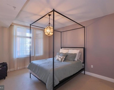 8220 Crestwood Heights Drive - Photo Thumbnail 4