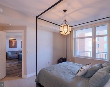 8220 Crestwood Heights Drive - Photo Thumbnail 6