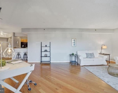 1200 Braddock Place - Photo Thumbnail 12