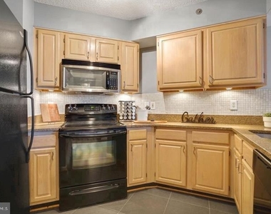 1200 Braddock Place - Photo Thumbnail 4
