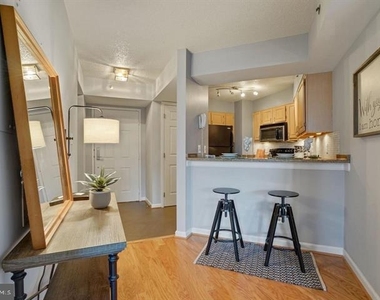 1200 Braddock Place - Photo Thumbnail 7