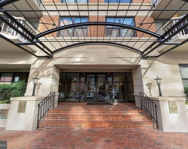1200 Braddock Place - Photo Thumbnail 2