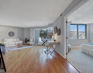 1200 Braddock Place - Photo Thumbnail 14