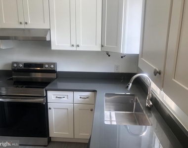2707 S Walter Reed Drive - Photo Thumbnail 4