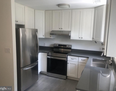 2707 S Walter Reed Drive - Photo Thumbnail 5