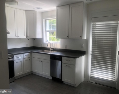 2707 S Walter Reed Drive - Photo Thumbnail 3