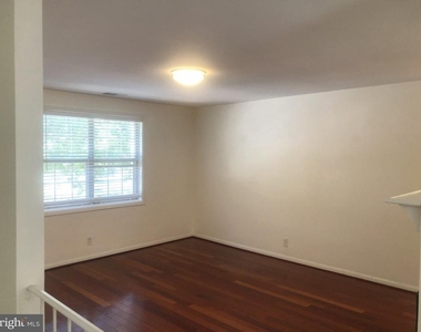 2707 S Walter Reed Drive - Photo Thumbnail 9