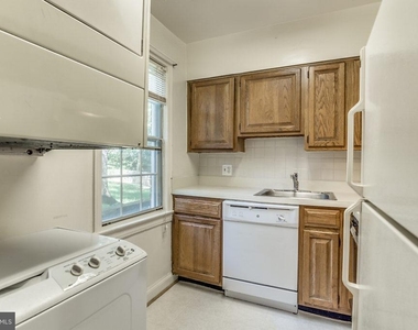 2401 Arlington Boulevard - Photo Thumbnail 10