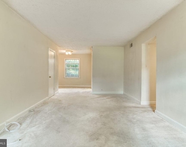 2401 Arlington Boulevard - Photo Thumbnail 7