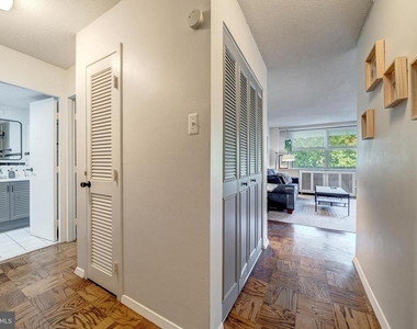 2030 N Adams Street - Photo Thumbnail 3