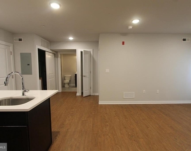 6656 Germantown Avenue - Photo Thumbnail 3