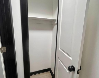 1912 S 17th Street - Photo Thumbnail 16