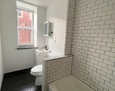 1912 S 17th Street - Photo Thumbnail 11