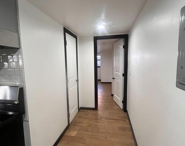 1912 S 17th Street - Photo Thumbnail 8