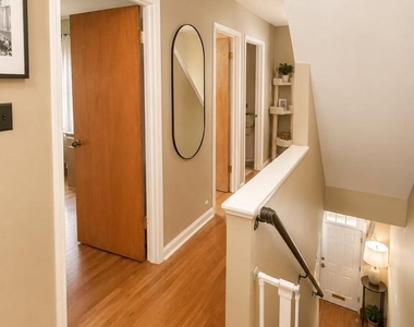 238 E Thompson Street - Photo Thumbnail 9