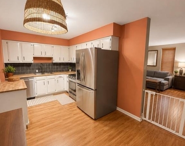 238 E Thompson Street - Photo Thumbnail 8