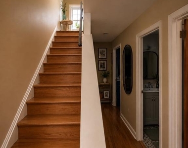238 E Thompson Street - Photo Thumbnail 12