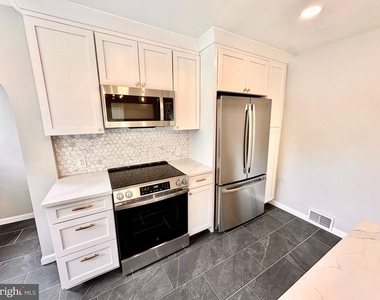 310 Summit Avenue - Photo Thumbnail 8