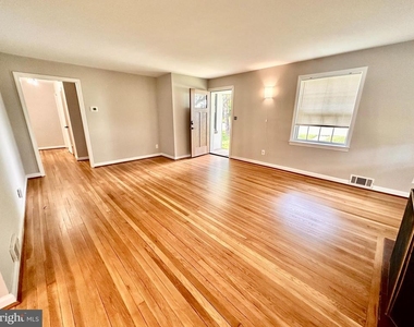 310 Summit Avenue - Photo Thumbnail 4