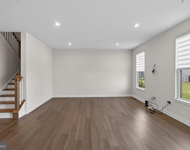 1047 Watson Court - Photo Thumbnail 13