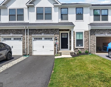 1047 Watson Court - Photo Thumbnail 2