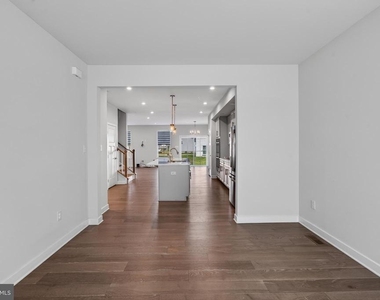 1047 Watson Court - Photo Thumbnail 5