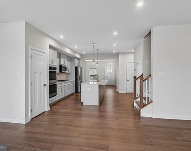 1047 Watson Court - Photo Thumbnail 16