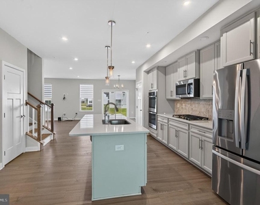 1047 Watson Court - Photo Thumbnail 6