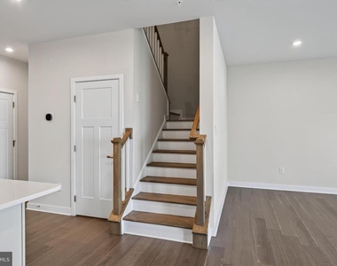 1047 Watson Court - Photo Thumbnail 11