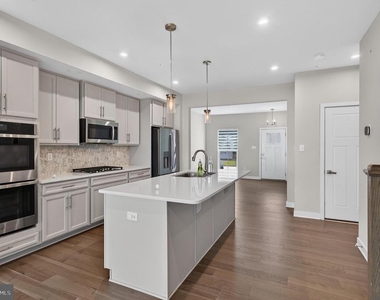 1047 Watson Court - Photo Thumbnail 9