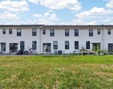 1047 Watson Court - Photo Thumbnail 45