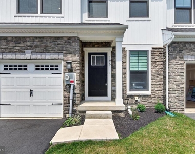 1047 Watson Court - Photo Thumbnail 3