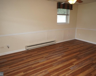 215 W Summit Street - Photo Thumbnail 2
