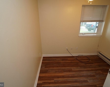 215 W Summit Street - Photo Thumbnail 11