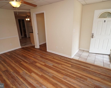 215 W Summit Street - Photo Thumbnail 3