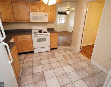 215 W Summit Street - Photo Thumbnail 7