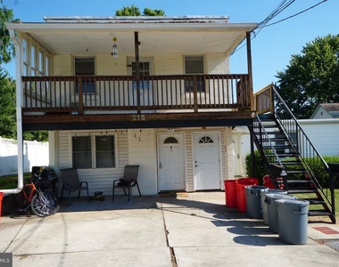 215 W Summit Street - Photo Thumbnail 12